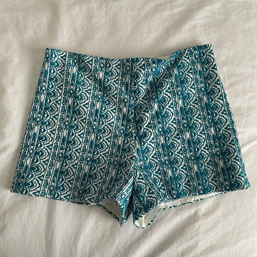Alice + Olivia Sherri Embroidered Shorts | NWT | Size 4 - Picture 4 of 8